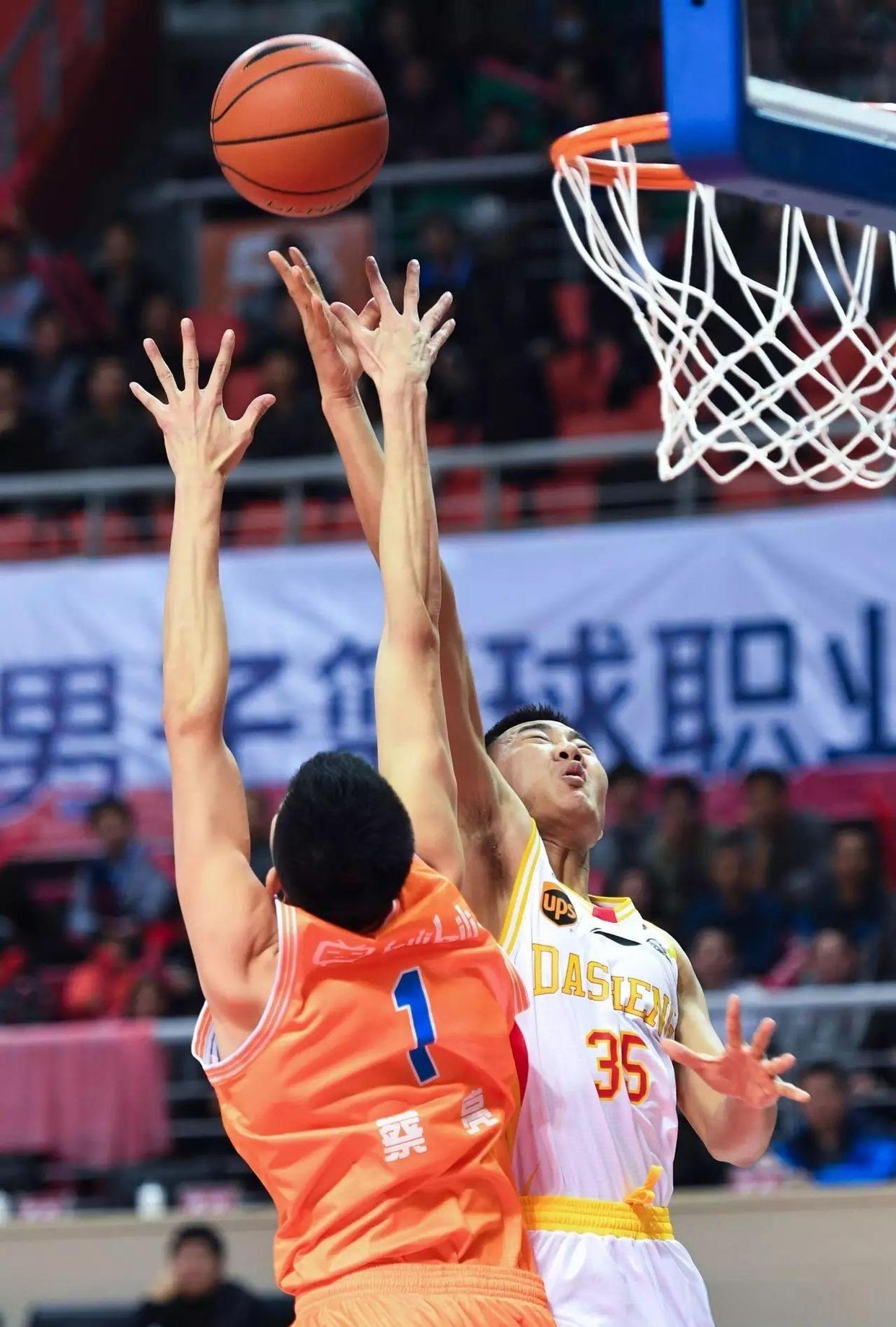 CBA选手发挥出色,荣膺最佳MVP的简单介绍 CBA选手发挥出色,荣膺最佳MVP的简单介绍