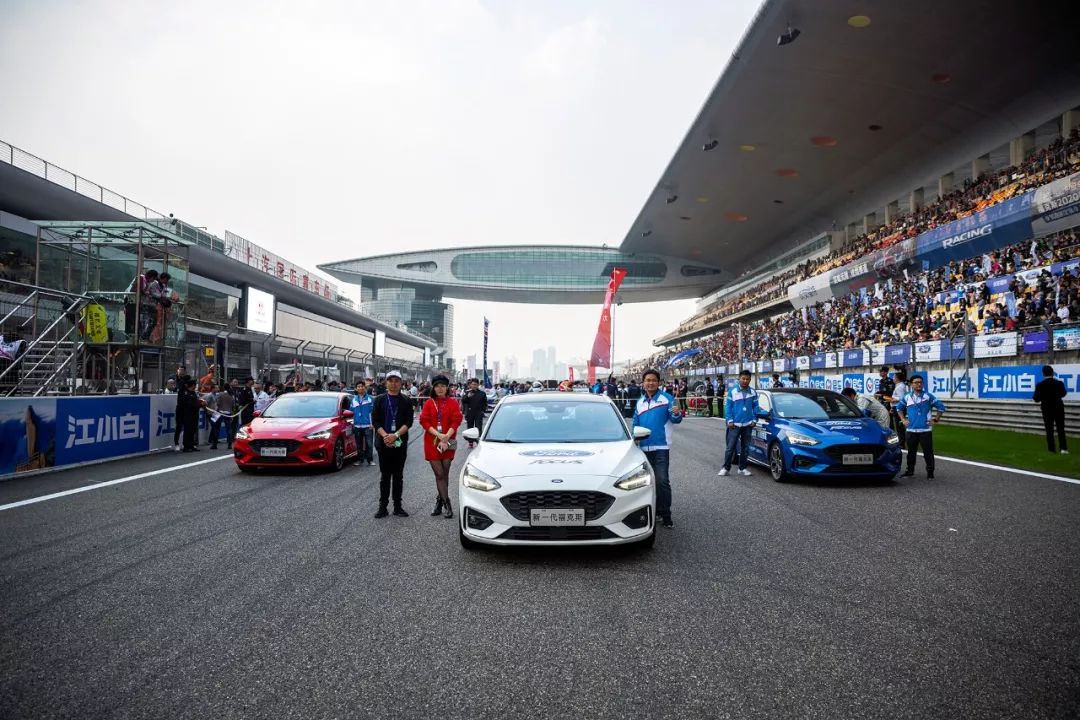 北京队完胜福建队,福克斯点燃赛场 北京队完胜福建队,福克斯点燃赛场