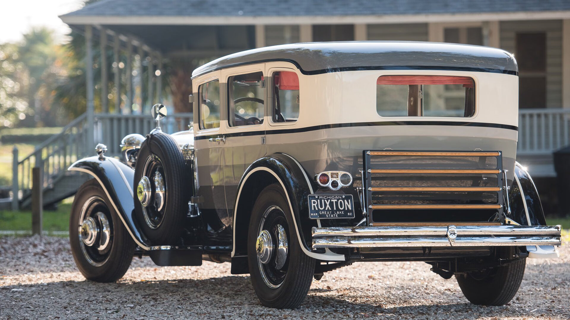 巴林狂夜与孟菲斯绝响，当方向盘与篮球在命运十字路口轰鸣