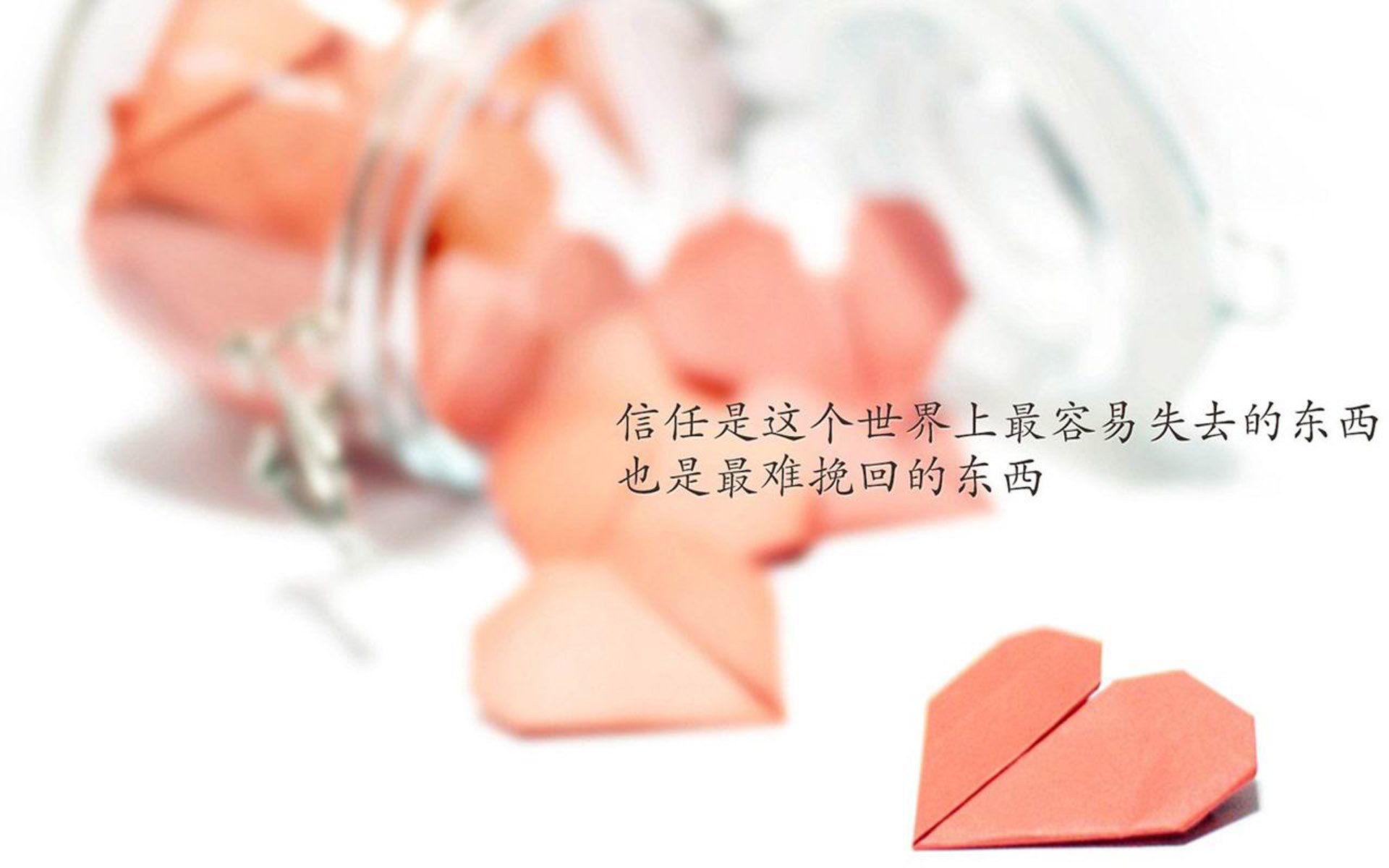 让我们先来构思一个既有文学张力，又紧扣核心要素的标题